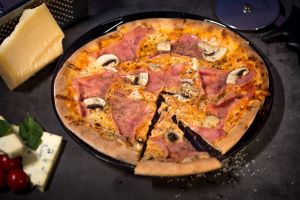 Pizza Prosciutto e Funghi